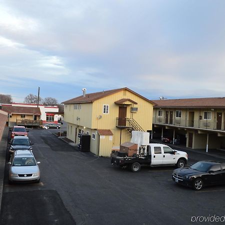 Economy Inn Хермистон Экстерьер фото
