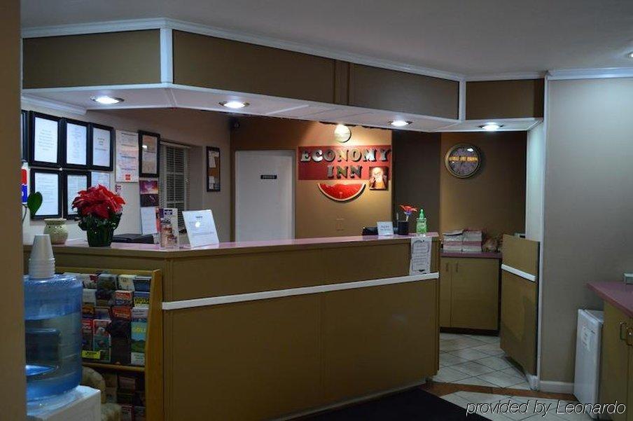 Economy Inn Хермистон Экстерьер фото